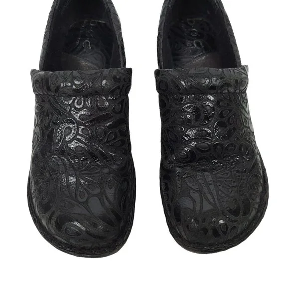 b.o.c. Born Concept Black Peggy Clogs Tooled Leather Slip On Shoes Women Size 7 - Picture 11 of 12